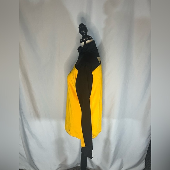 Colosseum Wichita State Shockers 1/4 Zip High Neck Women’s Activewear Jacket - Picture 4 of 10